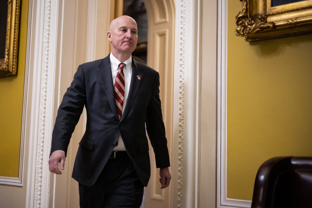 “GOP Senator Endorses Democratic Wife’s Candidacy: A Unique Bipartisan Appeal for Higher Education”