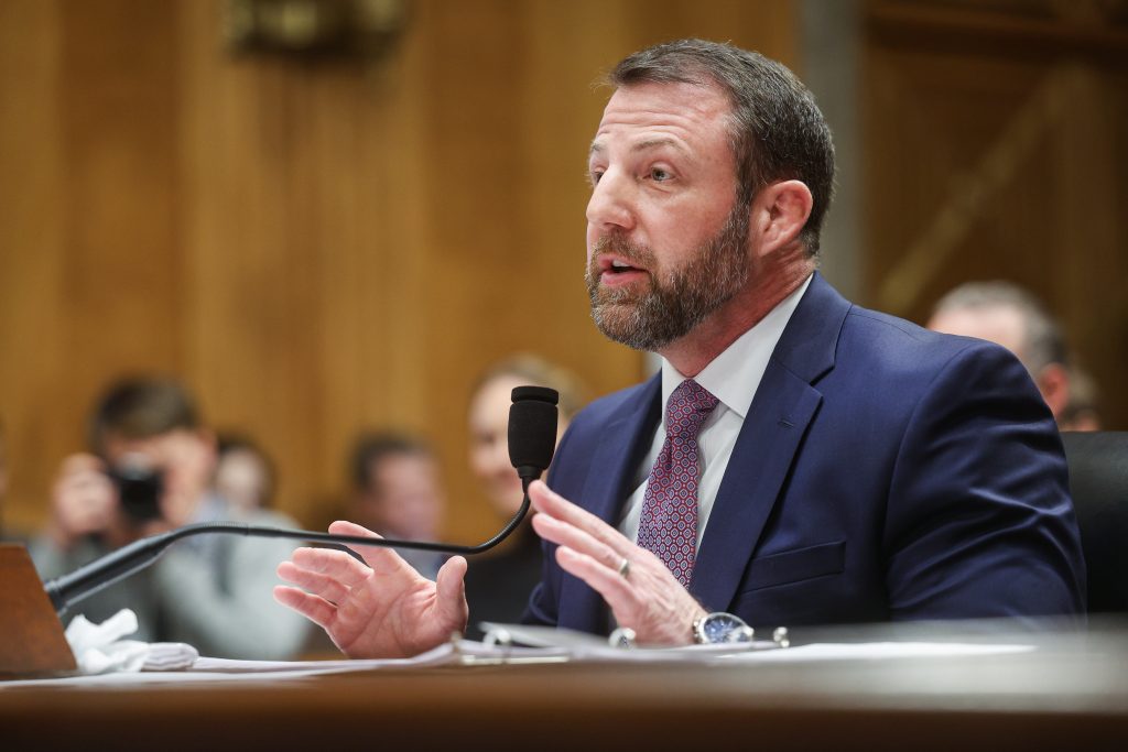“Sen. Markwayne Mullin Expresses Regret Over ‘Deranged’ Comments About Alex Pretti Amid Confirmation Hearing”