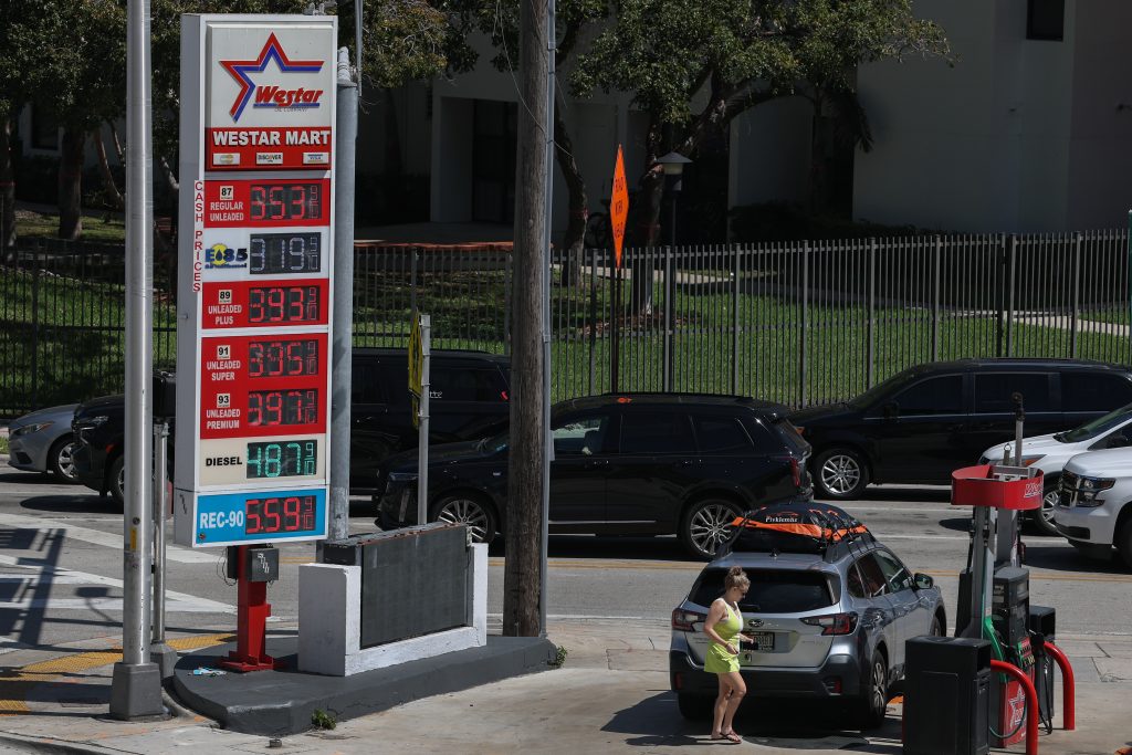 “How Rising Energy Prices Could Undermine GOP’s Midterm Strategy Amid Economic Turmoil”