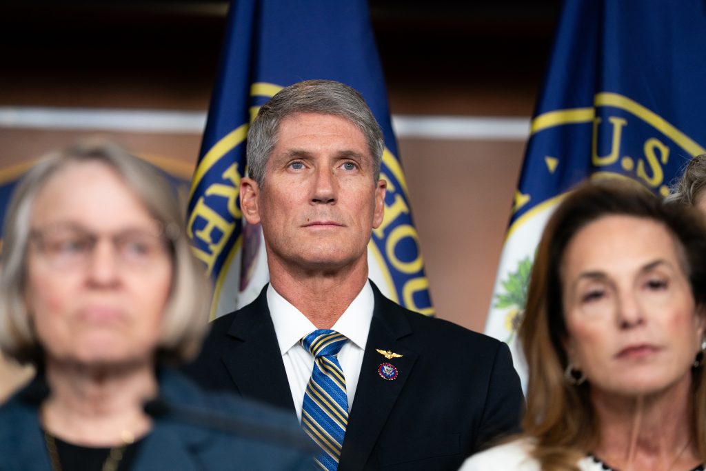 “Florida Republicans Embrace New Congressional Map: What It Means for the 2024 Election”