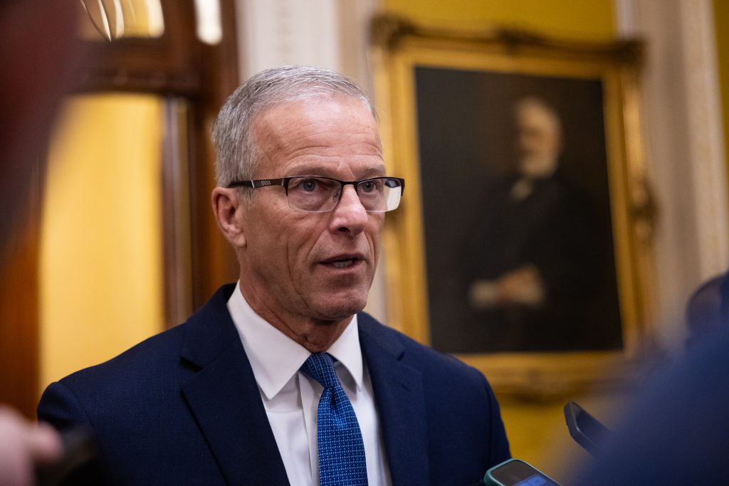 “GOP Senators Press Trump for Iran Exit Strategy as Energy Prices Soar Amid Election Pressure”