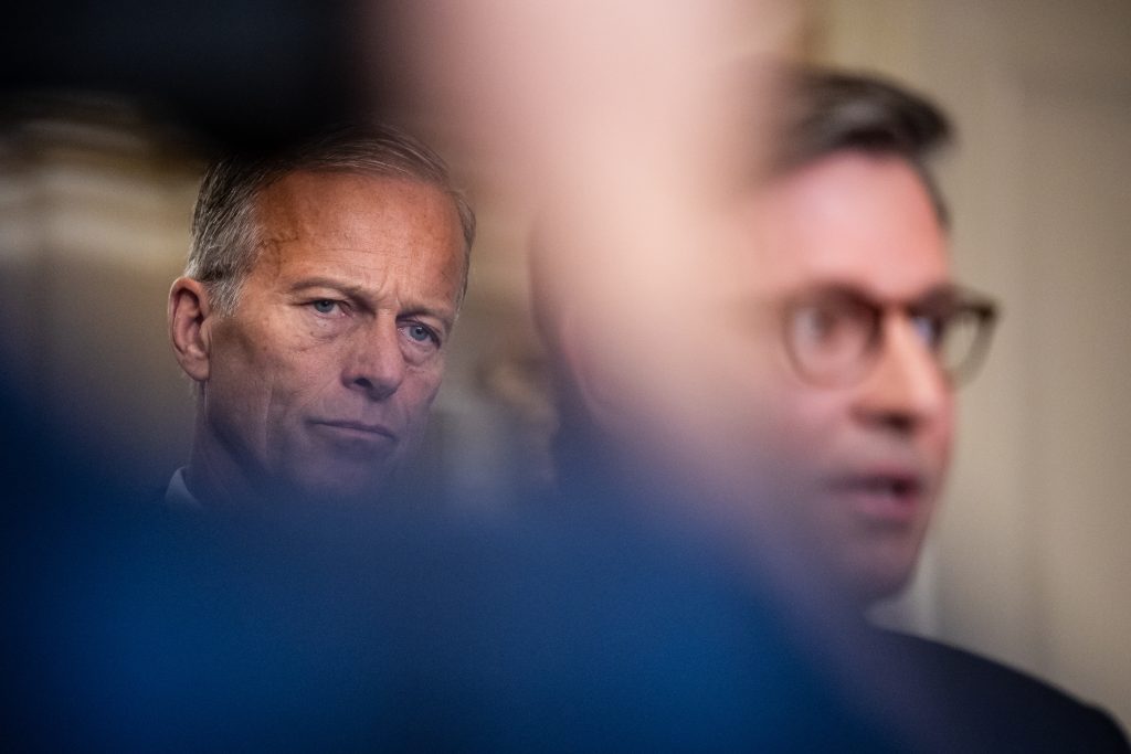 “Republicans Face Intraparty Struggle Over FISA: A Looming Crisis for GOP Priorities”