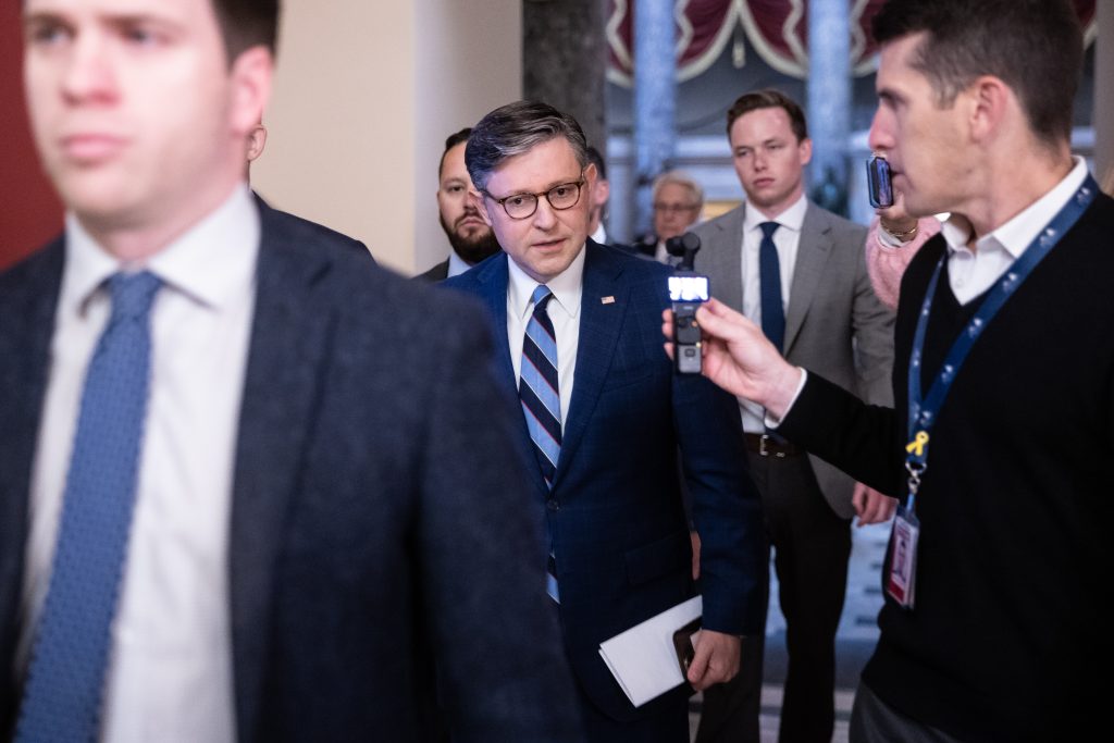 “Behind the Scenes: The Race for Bipartisan Wins in Congress Before Midterms”