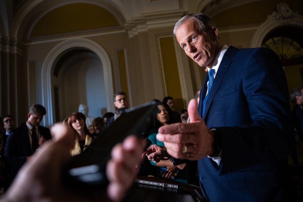 “Senate GOP Faces Backlash Over Secret Service Funding for Trump’s White House Ballroom”