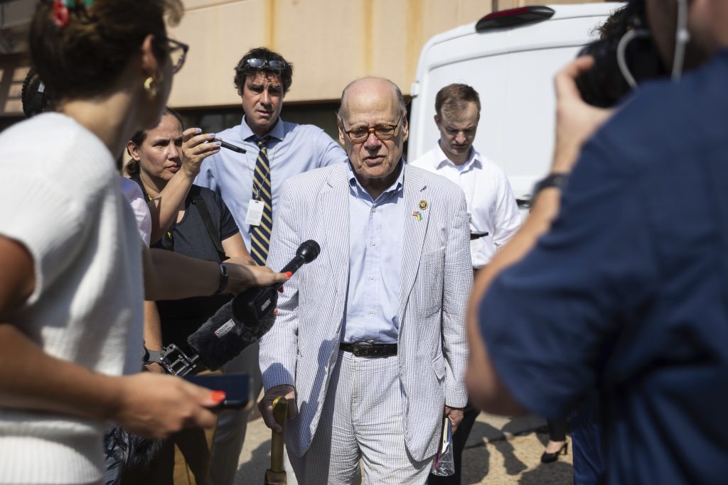 “Rep. Steve Cohen of Tennessee Announces Retirement Amid Redistricting Challenges”