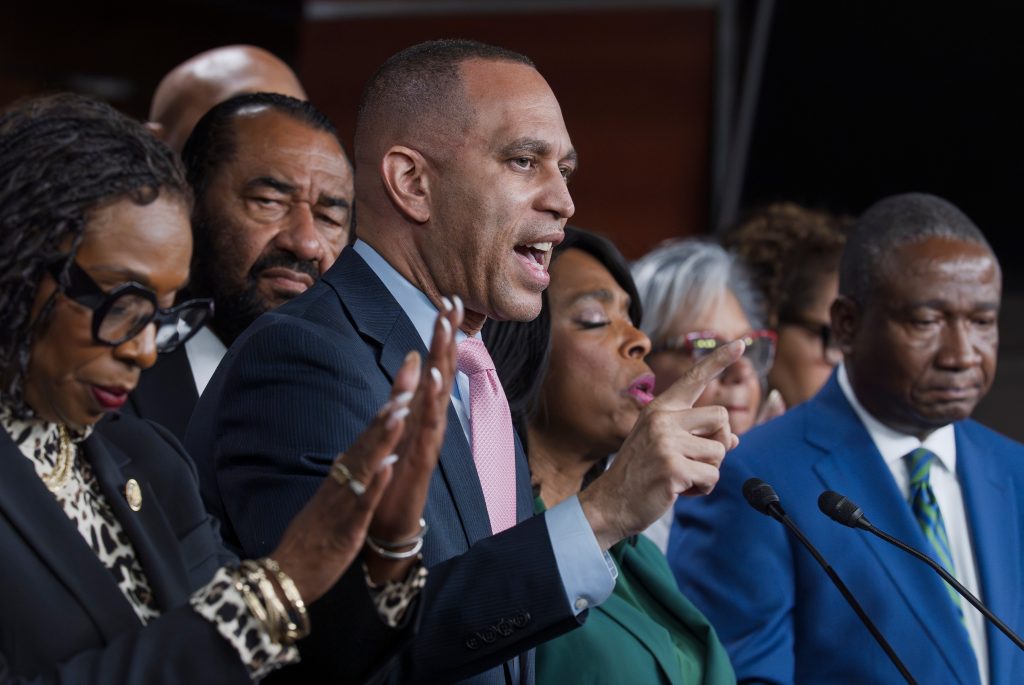 “Congressional Black Caucus Defends Hakeem Jeffries, Criticizes Slotkin’s Leadership Calls”