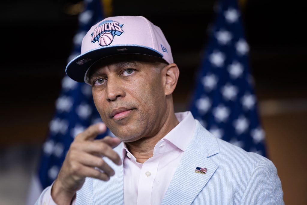 “Democratic Majority’s First Bill Aims to Slash Cost of Living: Jeffries Unveils Affordability Strategy”