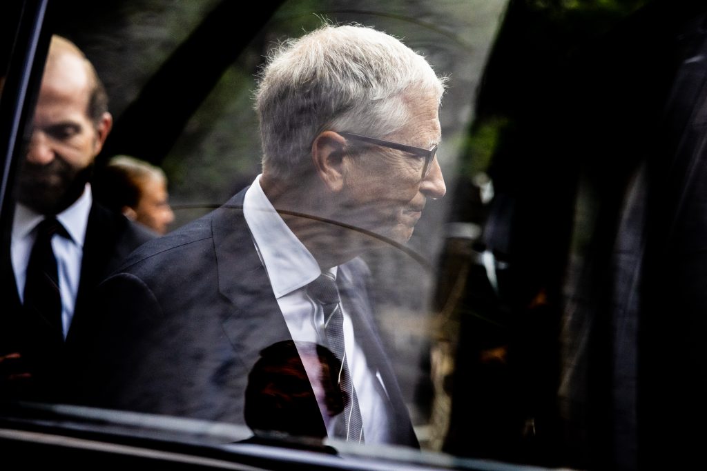 “Bill Gates Faces Scrutiny: Lawmakers Question His Legacy After Epstein Association”
