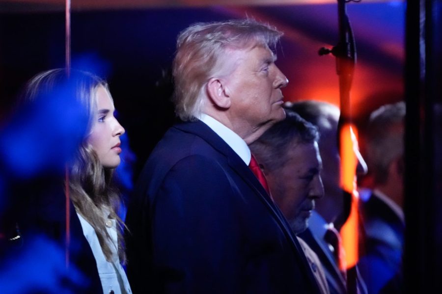 “Trump’s Controversial Appearance at NBA Finals Game 3: Cheers and Boos Ignite Madison Square Garden” “Trump’s Controversial Appearance at NBA Finals Game 3: Cheers and Boos Ignite Madison Square Garden”