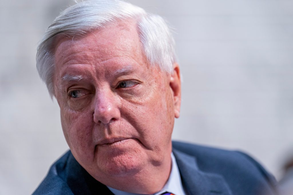 “Lindsey Graham Secures Primary Victory: A Stronghold Against ‘America First’ Challenger” “Lindsey Graham Secures Primary Victory: A Stronghold Against ‘America First’ Challenger”