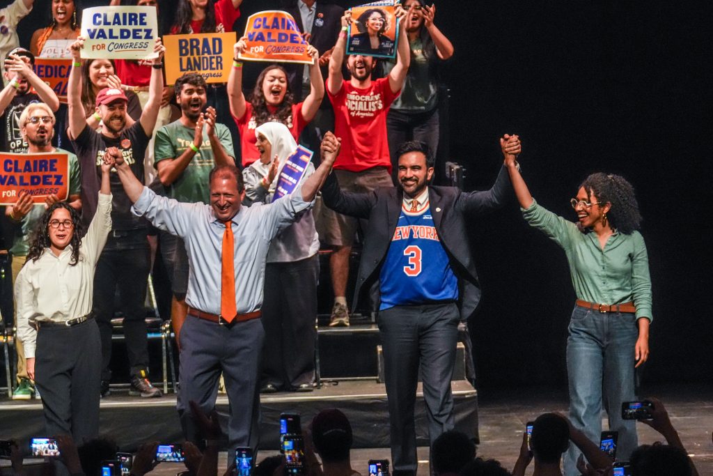 “The Rise of Squad 2.0: A New Challenge for Hakeem Jeffries in Congress”