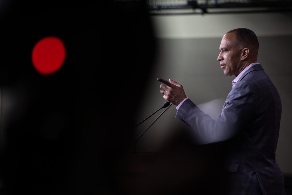 “Navigating Division: Hakeem Jeffries’ Cautious Approach to Israel Amidst Democratic Tensions” “Navigating Division: Hakeem Jeffries’ Cautious Approach to Israel Amidst Democratic Tensions”